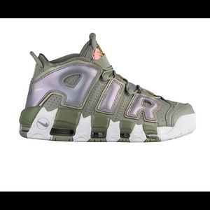 Like new Uptempos worn like two times no damage size 7.5 womens